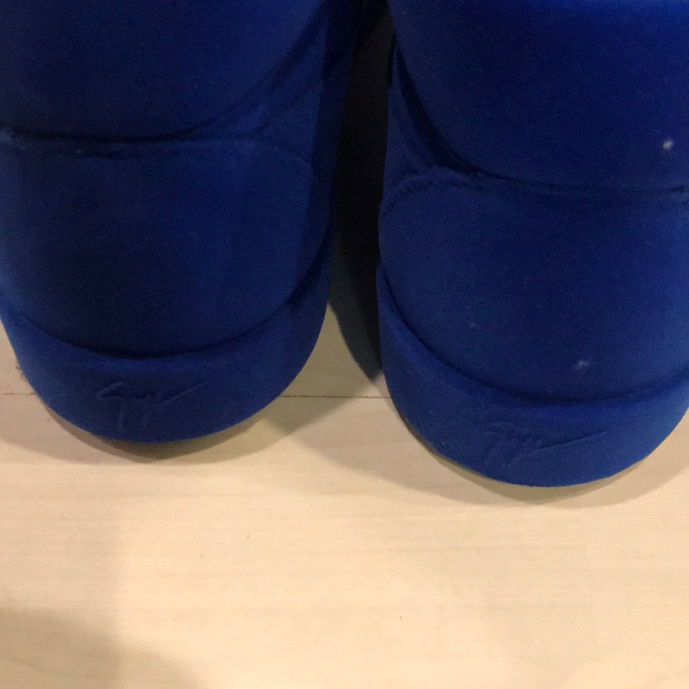 Shoes - Picture 3 of 4